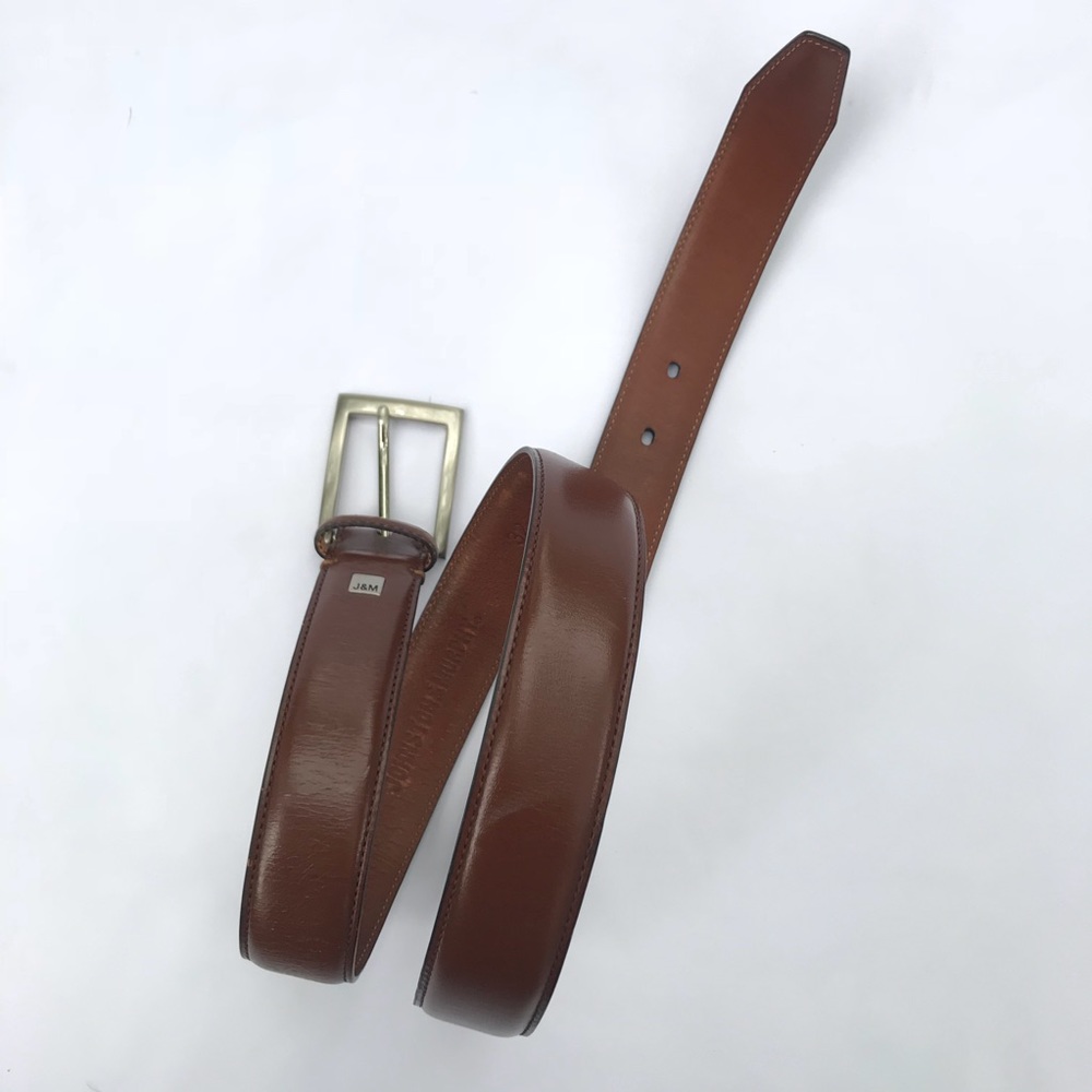 $7️⃣ JOHNSTON & MURPHY Brushed Nickel Belt